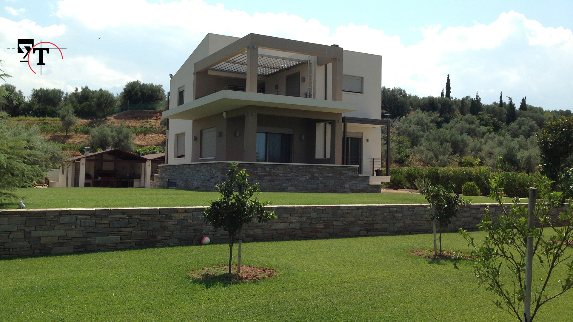 Διώροφη οικοδομή με υπόγειο - Τεχνικά γραφεία Αχαΐα